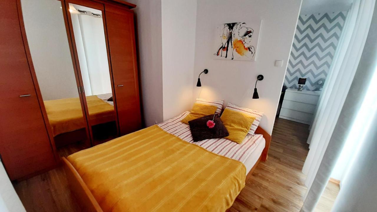 Apartament Z Balkonem I Bezplatnym Parkingiem 格但斯克 外观 照片