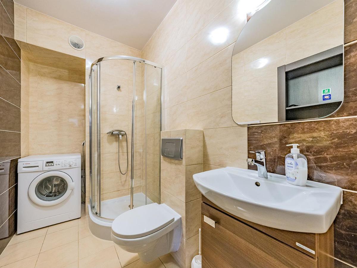 Apartament Z Balkonem I Bezplatnym Parkingiem 格但斯克 外观 照片